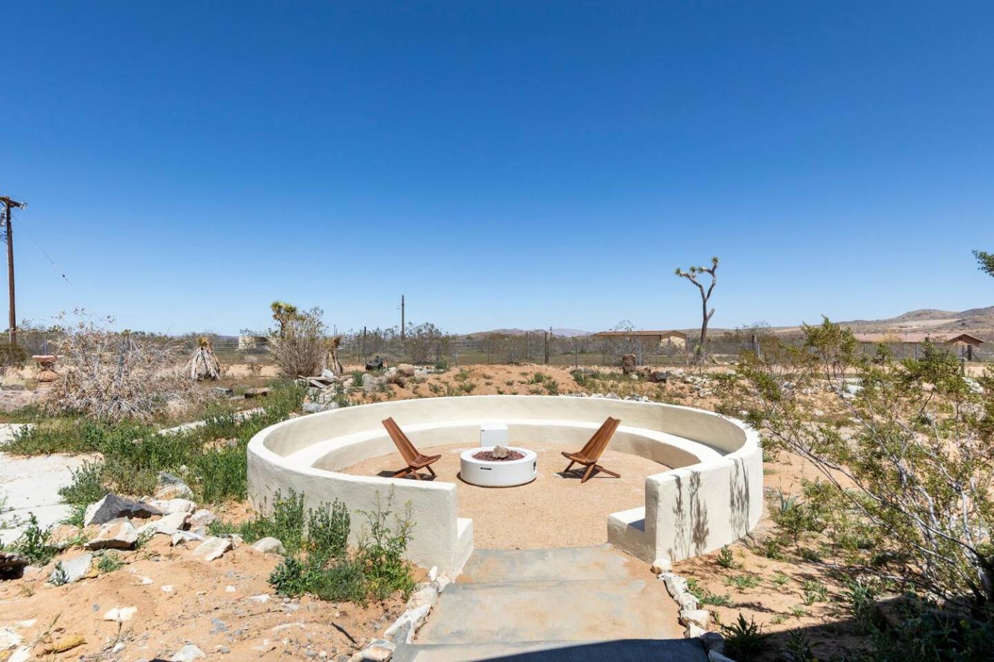 Starlight Mesa In Joshua Tree With Fire Pit Circle And Privacy Βίλα Yucca Valley Εξωτερικό φωτογραφία